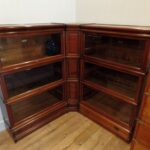 Antieke mahonie lage hoekboekenkast Globe Wernicke 1