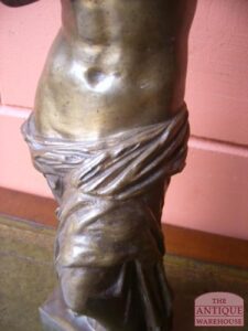 bronzen vrouwen figuur