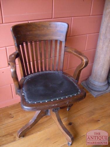 Diverse antieke bureaustoelen 2