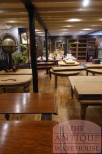 diverse antieke, coulissentafels, uitschuiftafels, uitdraaitafels,  in eikenhout of mahoniehout, verschiedene antike ausziehbare Tische in Eiche oder Mahagoni