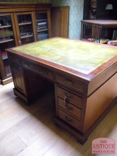 diverse antieke partners bureaus op voorraad, Diverse antike Partnerschreibtische auf Lager