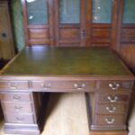 Diverse antieke partnersbureaus op voorraad 2