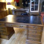 Diverse antieke partnersbureaus op voorraad 3