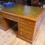 Diverse antieke partnersbureaus op voorraad 4