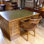 Diverse antieke partnersbureaus op voorraad 5