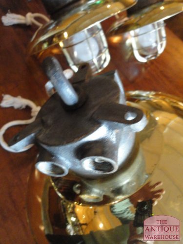 drie oude fabriekslampen 2