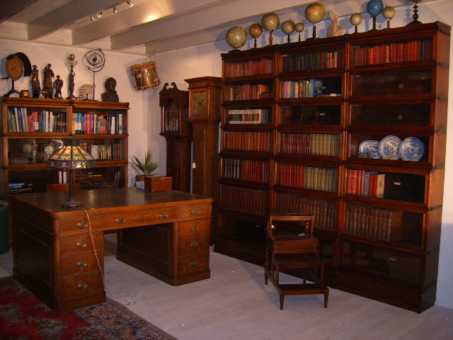 Drievoudige mahonie Globe Wernicke, sectional antique original library Globe Wernicke bookcases