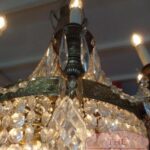 Een paar antieke kristallen zakkroonluchters 3