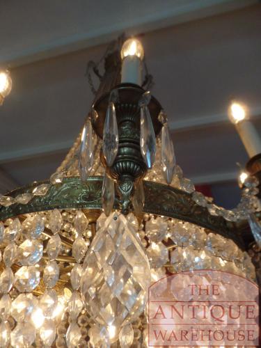 Een paar antieke kristallen zakkroonluchters 3