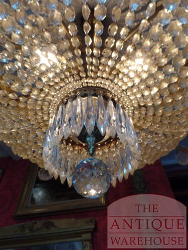 Een paar antieke kristallen zakkroonluchters 4