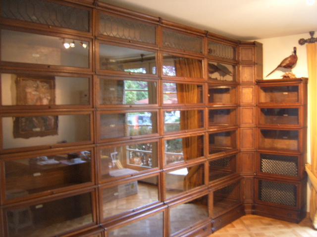 Eiken Globe Wernicke hoekkast 2