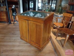 eiken vitrinekast, vezamelkast, VERKOCHT