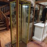 Engelse Antieke vitrinekast 1