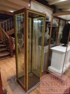 Engelse Antieke vitrinekast, museumkast, shop display cabinet