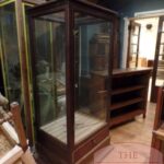 Engelse Antieke vitrinekast 2