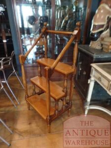 Franse antieke bibliotheektrap