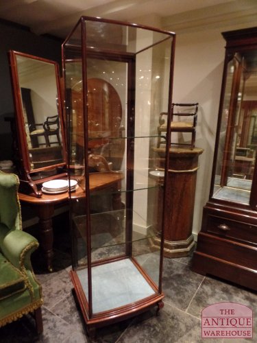 GERESERVEERD antieke Engelse mahonie licht gebogen vitrinekast