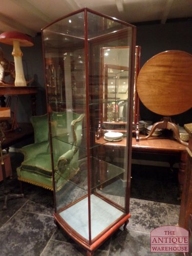 antieke Engelse mahonie licht gebogen vitrinekast 2
