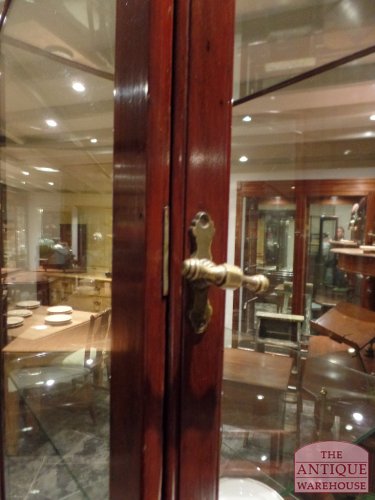 antieke Engelse mahonie licht gebogen vitrinekast 3