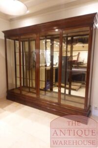 GERESERVEERD Antieke Engelse vierdeurs vitrinekast, winkelkast