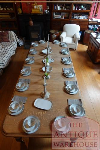 GERESERVEERD Jan  &  Kris Belgieantieke eikenhouten coulissentafel, uitschuiftafel  afkomstig uit Bristol, max 16 personen