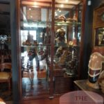 Paar antieke Engelse vitrinekasten 1