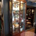 Paar antieke Engelse vitrinekasten 2