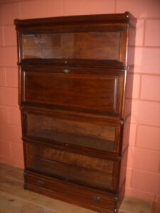 Globe Wernicke, mahonie, circa 1890, met secretaire deel