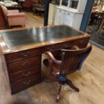 Groot antiek Engels mahonie bureau 1