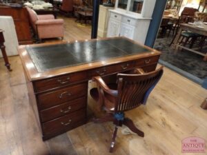 groot antiek engels mahonie bureau