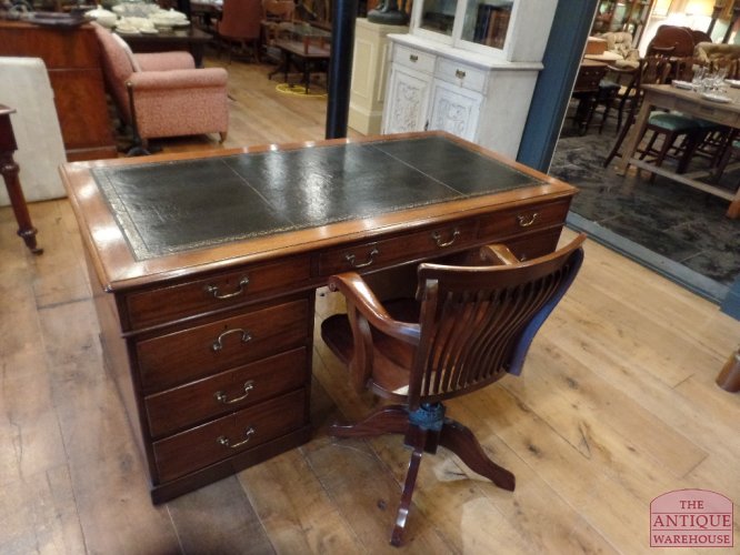 groot antiek engels mahonie bureau