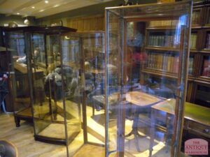 Grootste collectie antieke vitine's op voorraad