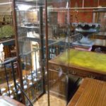 Grootste collectie antieke vitrinekasten op voorraad 2