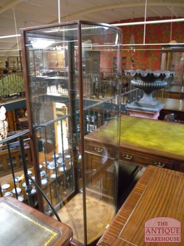 Grootste collectie antieke vitrinekasten op voorraad 2