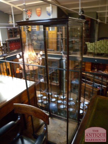 Grootste collectie antieke vitrinekasten op voorraad 3