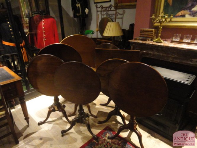 grote collectie antieke tilt top  tafels herkomst United Kingdom
