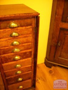 hoog eiken antiek archief/ ladekastje, VERKOCHT