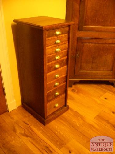 hoog eiken antiek archief/ ladekastje 2