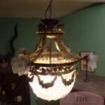 Kleine fijne Franse antieke kroonluchter met bloem versiering 1