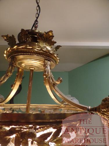 Kleine fijne Franse antieke kroonluchter met bloem versiering 2