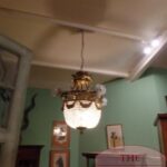 Kleine fijne Franse antieke kroonluchter met bloem versiering 3