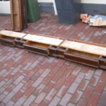 Logo van Globe Wernicke op plint 1