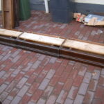 Logo van Globe Wernicke op plint 2