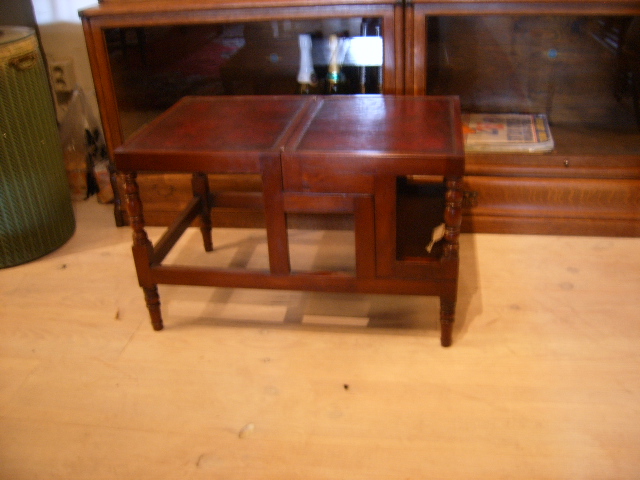 mahonie bibliotheektrapje 2