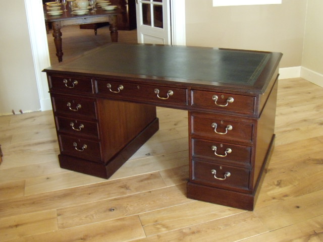 Mahonie bureau 3