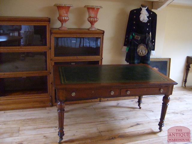 Mahonie partners schrijftafel 3