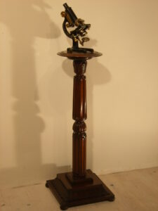 mahonie pied de stal , victoriaans