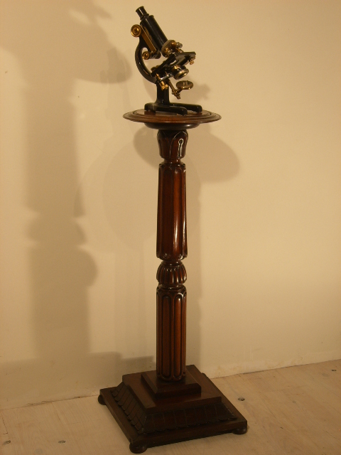 mahonie pied de stal , victoriaans