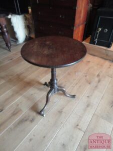 nog ongerestaureerde antieke tilt top tafel, SOLD