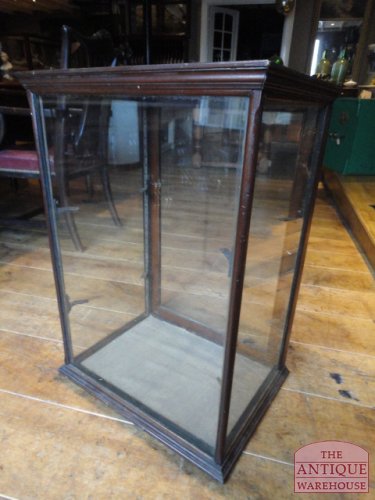 nog ongerestaureerde kleine vitrine, VERKOCHT